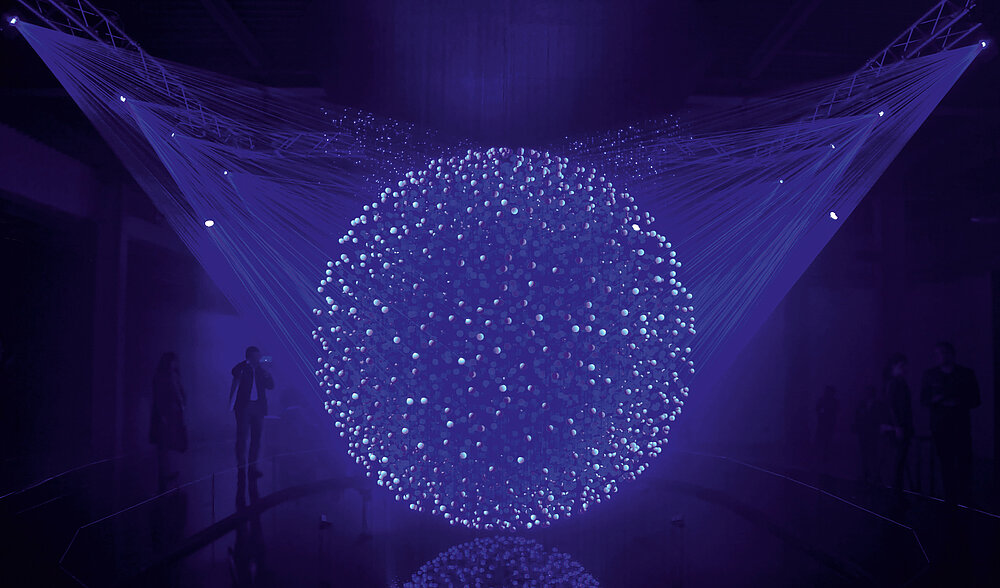 Red Dot Design Award FLUIDIC Sculpture in Motion