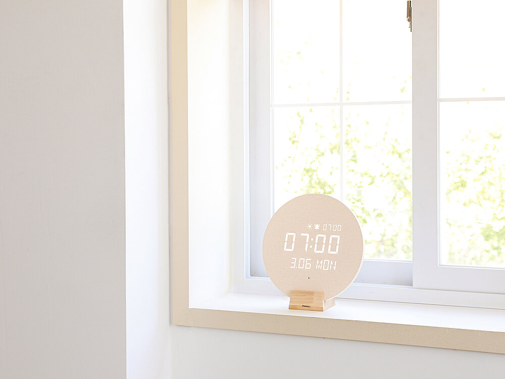 Red Dot Design Award: Mooas Full Moon Moodlight LED Wall Clock