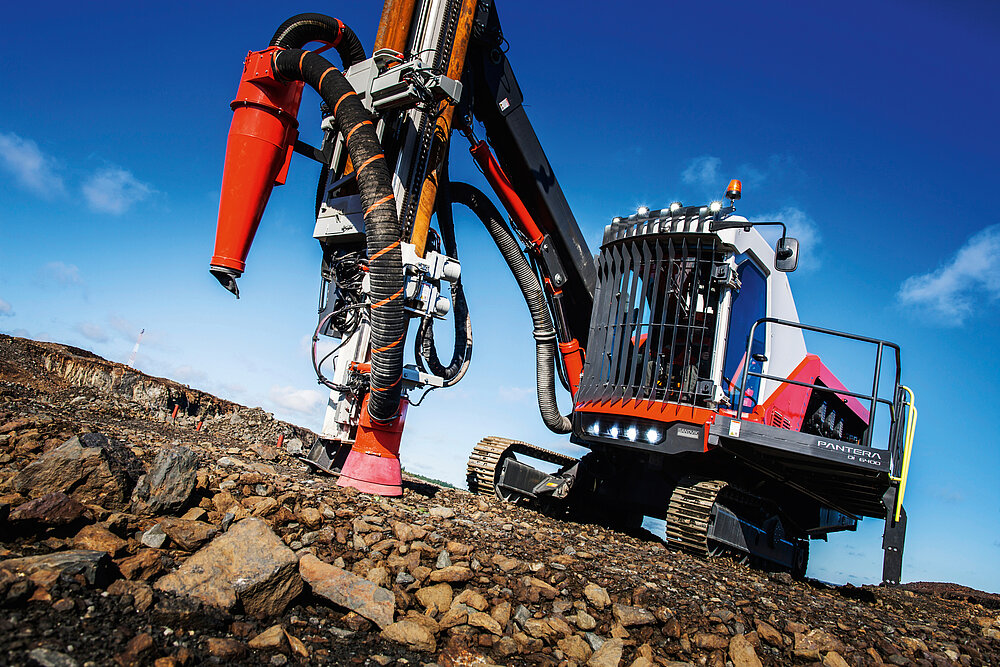 Rock drill. штанга буровая 7876611811 sandvik. буровой станок sandvik. Sandvik di650i. Sandvik dx800.