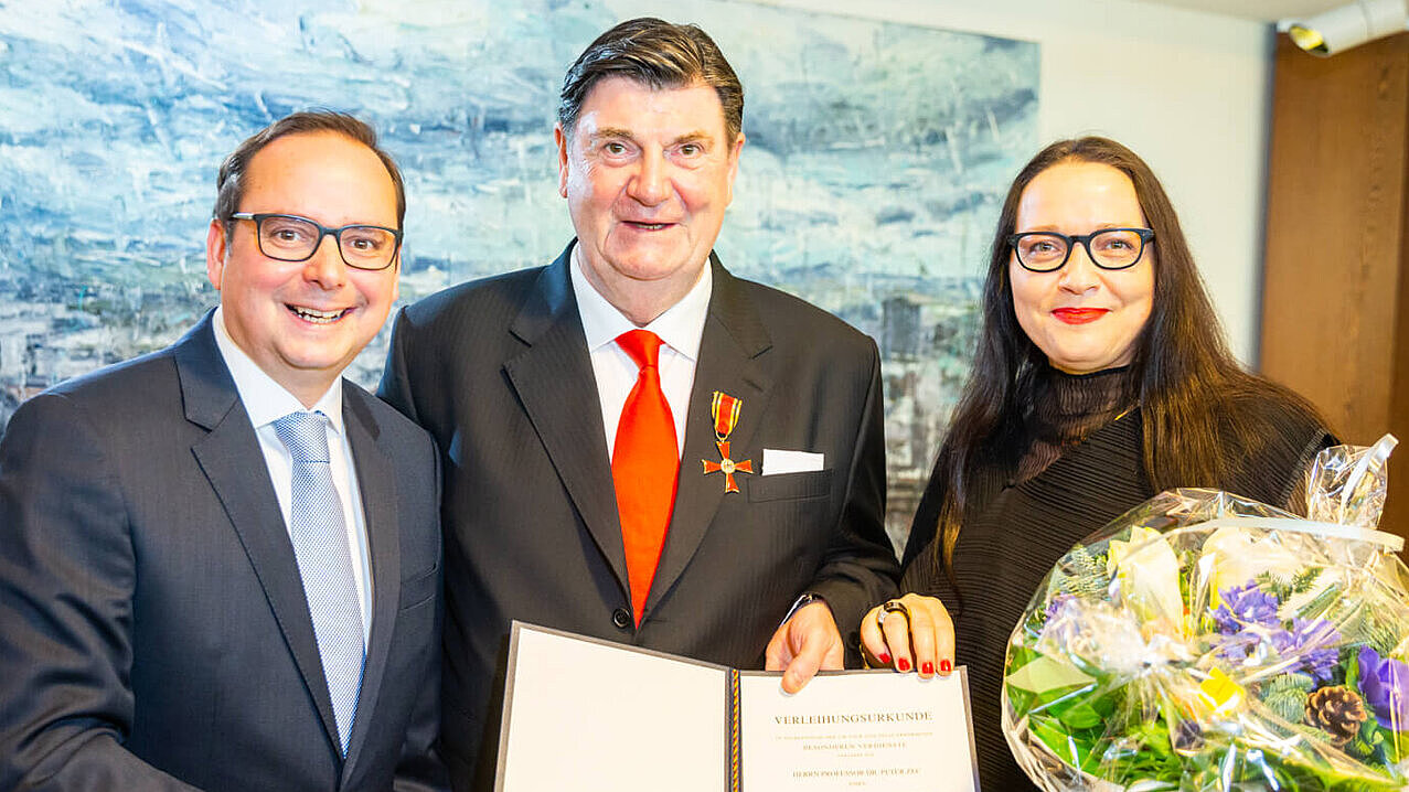 Lord Mayor Thomas Kufen with Peter Zec and his wife Jana Zec