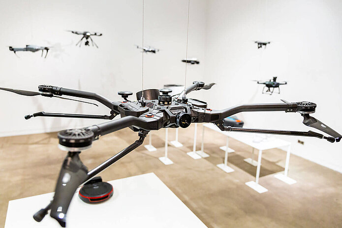 Drohnen in der Ausstellung Design in the Age of Big Data