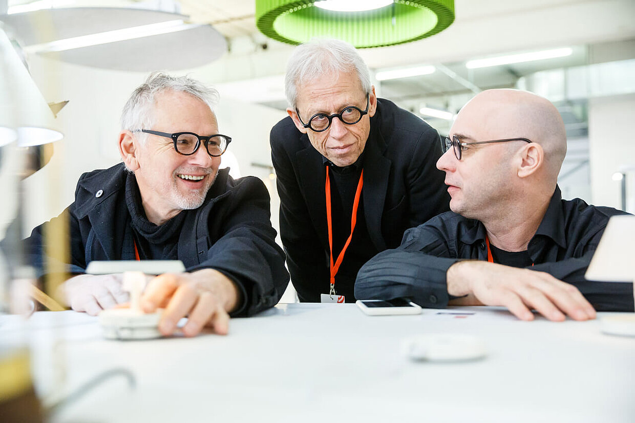 Danny Venlet, Dick Spierenburg and Mårten Claesson (f. l. t. r.) during the assessment of lamps