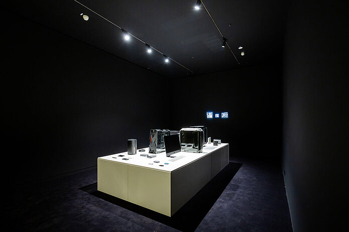 The blackbox in der exhibition Desig in the Age of Big Data