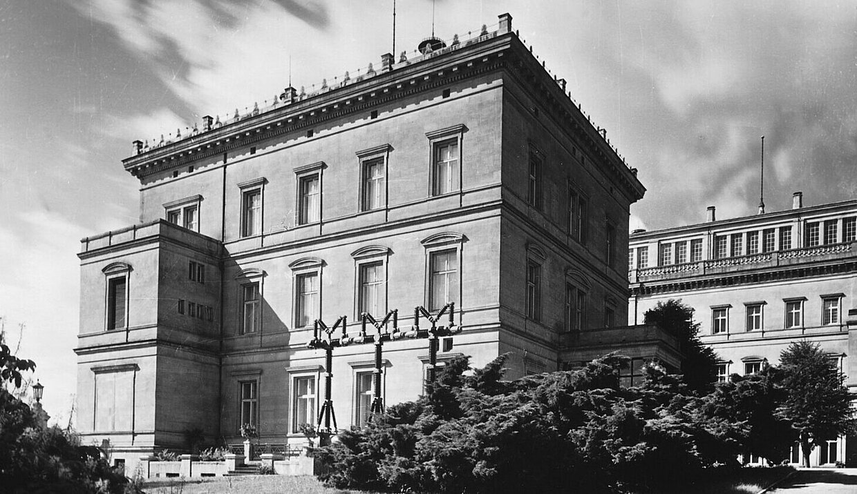 Außenansicht kleines Haus der Villa Hügel in Essen 