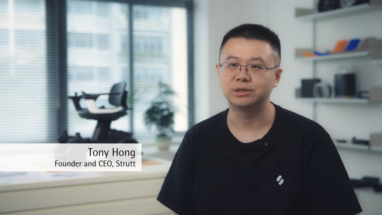 Red Dot: Luminary Nominee 2025 - Strutt ev¹