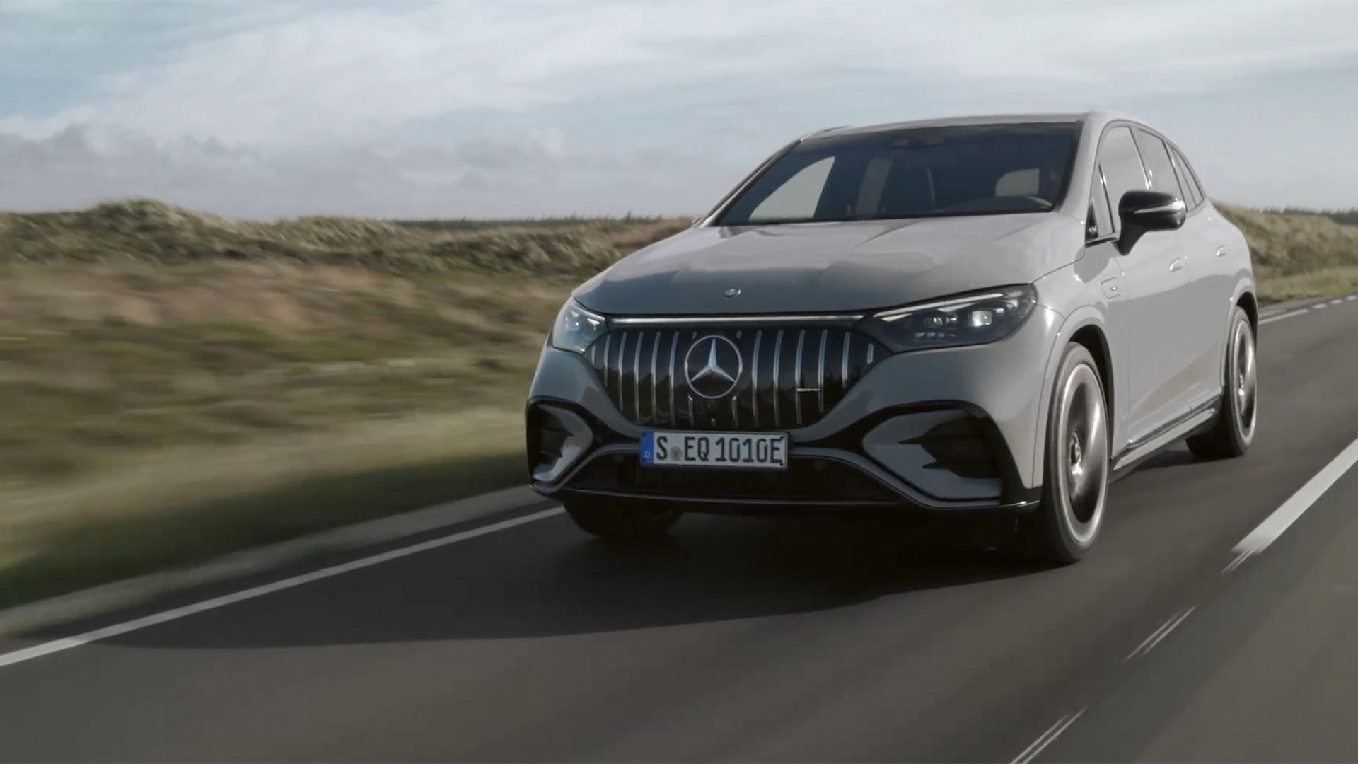 Mercedes-Benz – Digital World Premiere of the New EQE SUV